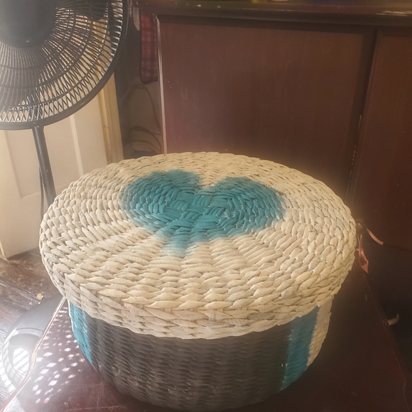 Handcrafted Basket with ❤️ design on lid - Picture 6 of 13